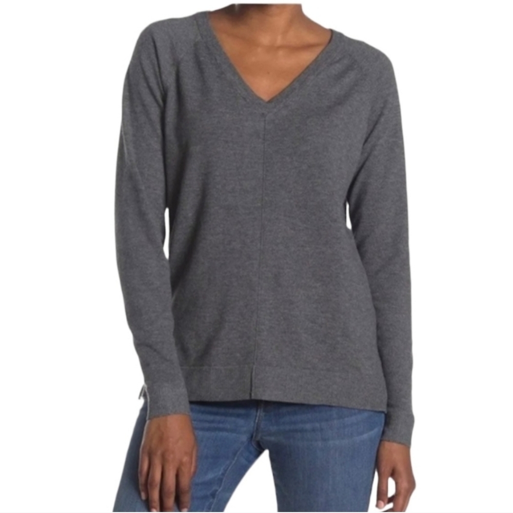 Bobeau Charcoal Gray V-Neck Sweater Small